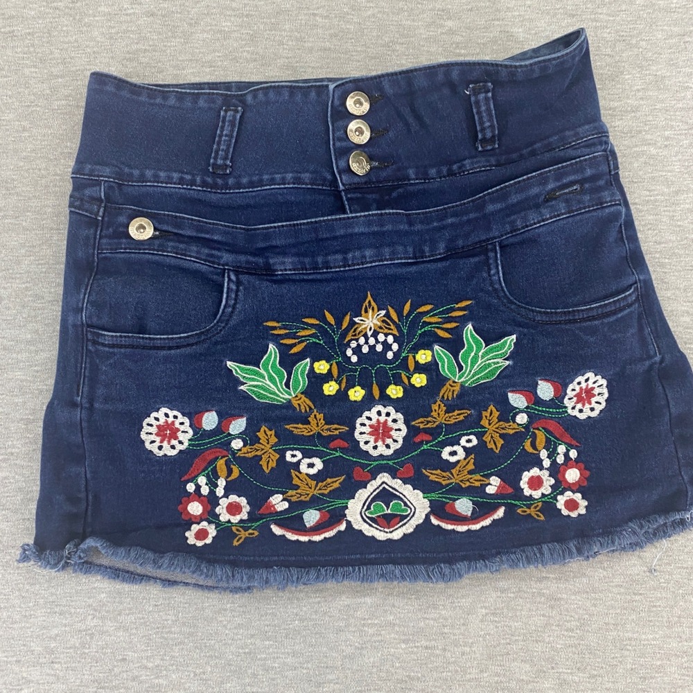 Azzorti Embroidered Denim Skort Womens 10 Blue Floral Frayed Hem